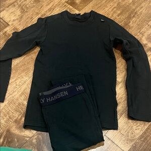 Helly Hansen Kids' Black base layer-pants and top
Size 10